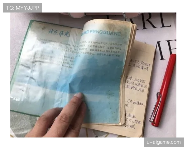 张楠餐桌摆着名牌外卖盒，窗台上却放着妈妈手写菜谱