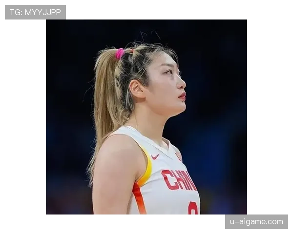 李梦训练完直接啃鸡腿，这自律和放纵切换得太丝滑了吧